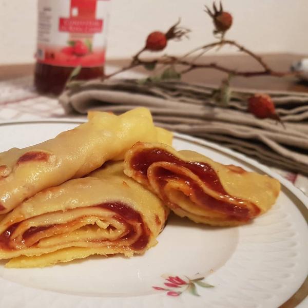 Crepes con confettura di Rosa Canina